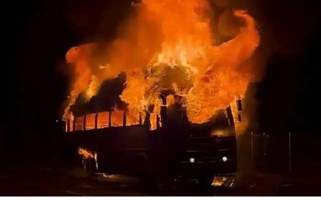 Tourist Bus Engulfed in Flames on Mysuru-Bengaluru Expressway - News Karnataka