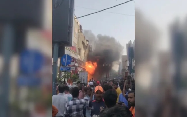 Massive Fire At Clothing Showroom In Delhi's Popular Karol Bagh Market - News Karnataka
