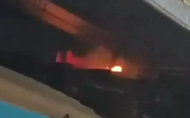 Video of fire outbreak at Delhi Metro train goes viral, DMRC clarifies - News Karnataka
