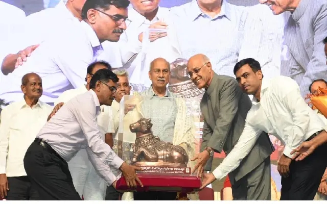 Dr. Prabhakar Kore Honored for 40 Years of Service to KLE Society - News Karnataka