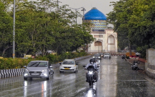 Relief from Heatwave in Delhi: Rain and Thunderstorms Expected - News Karnataka