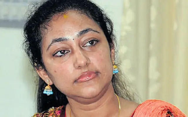 Darshan's Wife Vijayalakshmi Breaks Silence on Renukaswamy Murder Case - News Karnataka