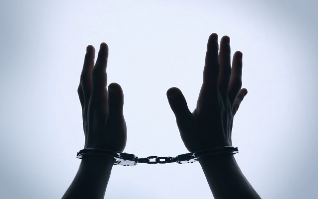 Man held for breaking window glasses of 8 parked vehicles in Bengaluru - News Karnataka