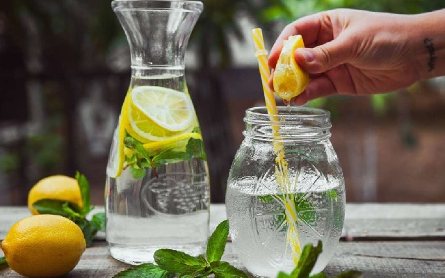 Is drinking lemon water on an empty stomach safe for everyone? - News Karnataka