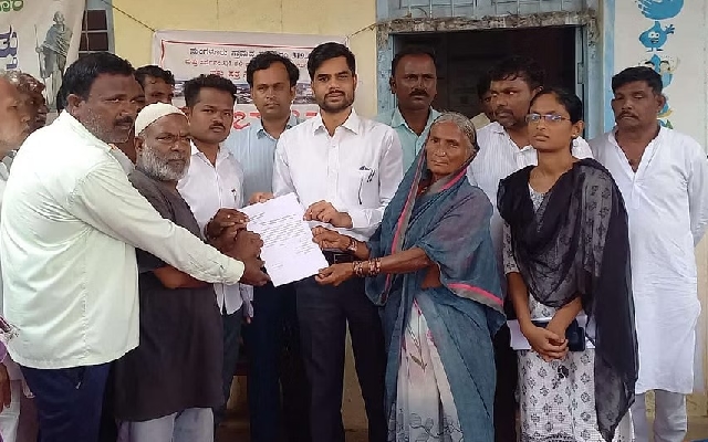 since 20 years villagers dint get title deeds - News Karnataka