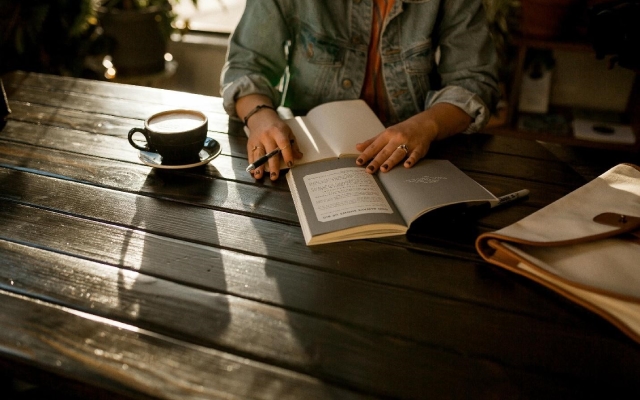 8 Ways a Fiction Editor can Help You Achieve Success - News Karnataka