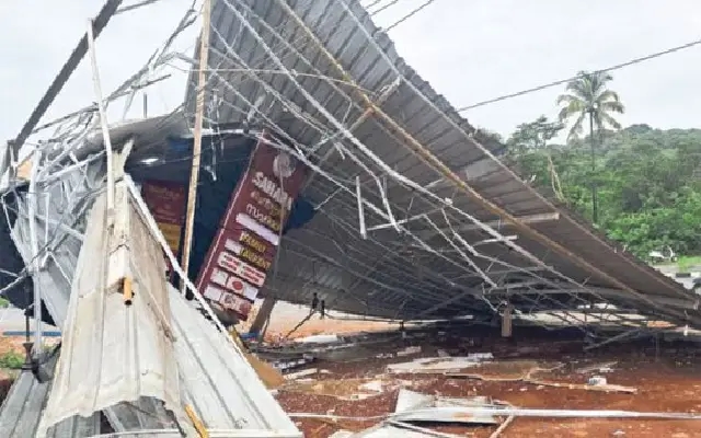 Tragedy averted as Anganwadi roof collapses in Garvale; one staffer injured - News Karnataka