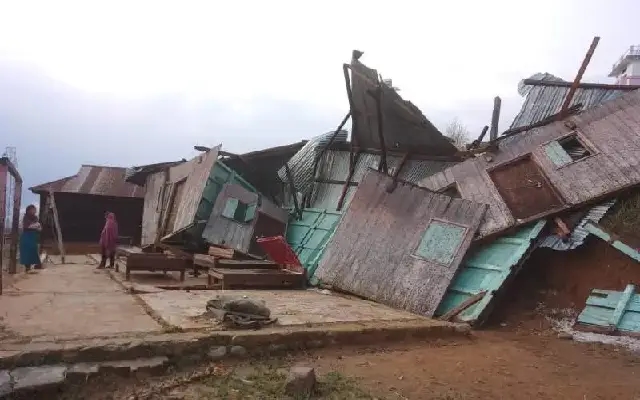 Severe Windstorm Causes Damage in Nelyapalke, Maninalkooru Village - News Karnataka