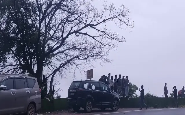 Highway Patrol Initiates Monitoring at Charmady Ghat Amid Tourist Rush - News Karnataka