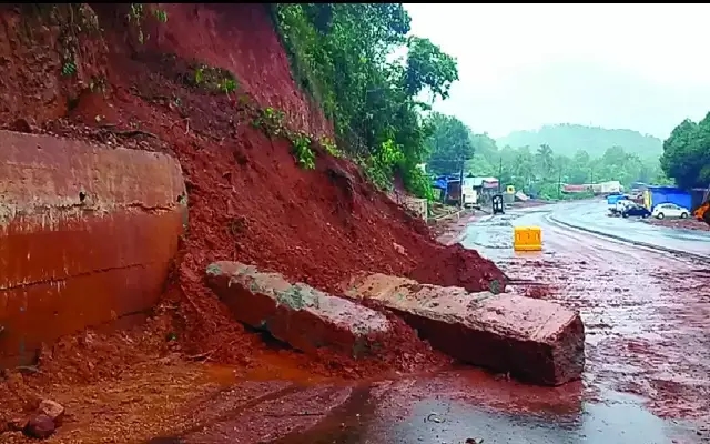 Tragedy in Ponda: Retaining Wall Collapse Claims Three Lives - News Karnataka