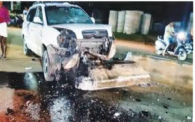 Miraculous Escape for Three in Car Crash on Bogadi-Gaddige Main Road - News Karnataka
