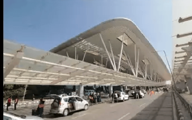 Bengaluru cab driver fatally stabbed in airport parking; suspect arrested - News Karnataka