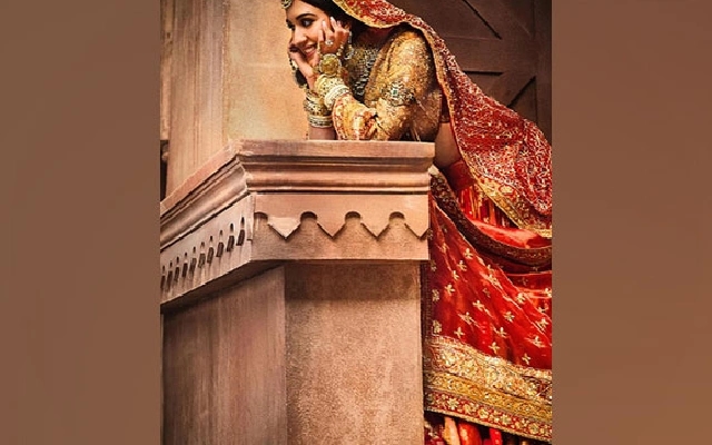 Radhika Merchant Stuns in Sindoori Red Ensemble at Vidai Ceremony - News Karnataka