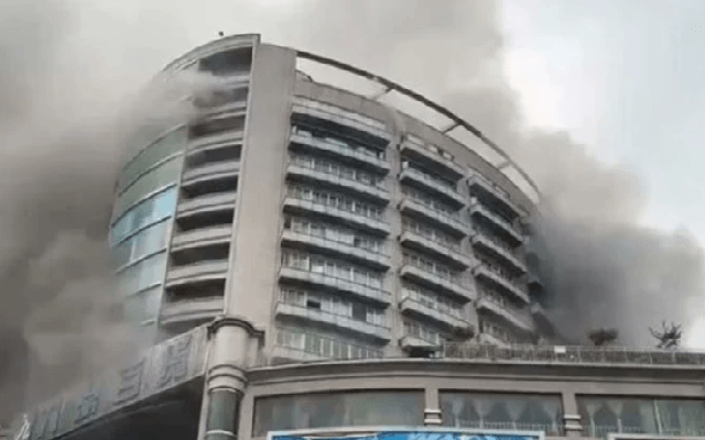 8 Dead, Several Injured After Massive Fire Breaks Out At Shopping Mall In China - News Karnataka