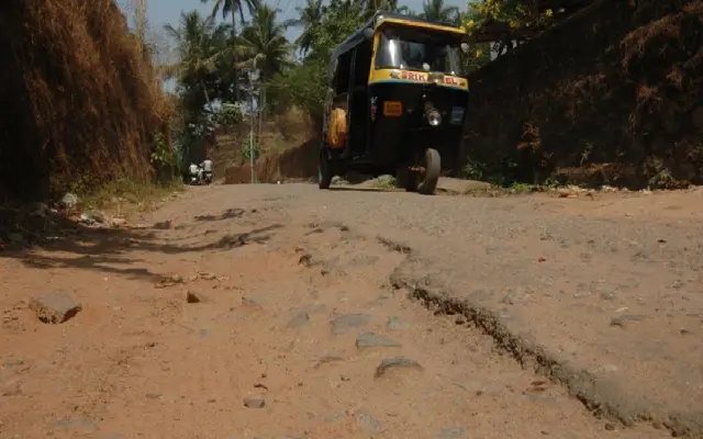 Mangaluru Residents Demand Urgent Repairs to Roads and Bus Stops - News Karnataka