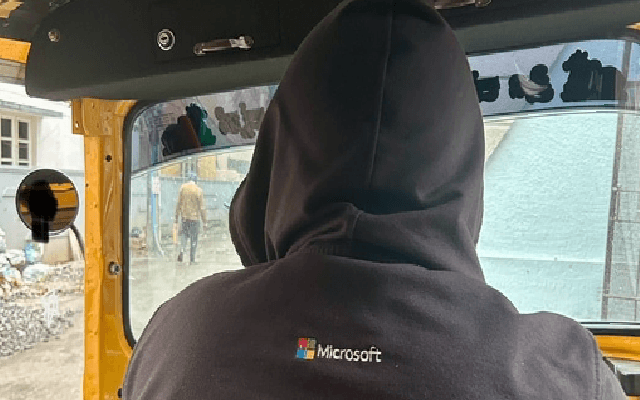 Microsoft Techie Drives Auto Rickshaw to Combat Loneliness Sparks Debate - News Karnataka