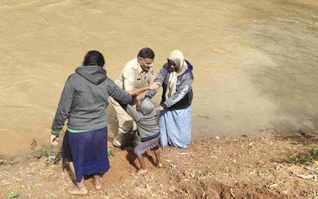 Police Save Mother and Children from Suicide Attempt in Shimoga - News Karnataka