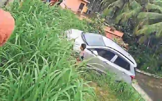 Car Accident in Vittal Taluk: Passengers Unharmed - News Karnataka