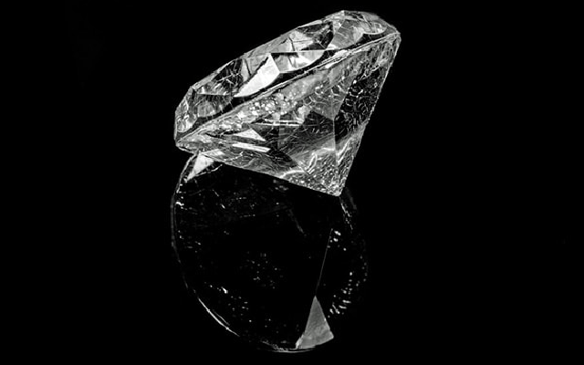MP: Labourer digs a fortune, uncovers diamond worth ₹ 80 lakh from Panna mine - News Karnataka