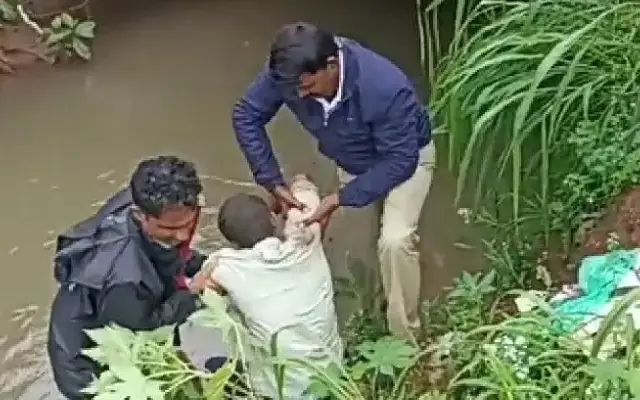 Mangaluru Police Rescue Man from Overflowing Stream - News Karnataka