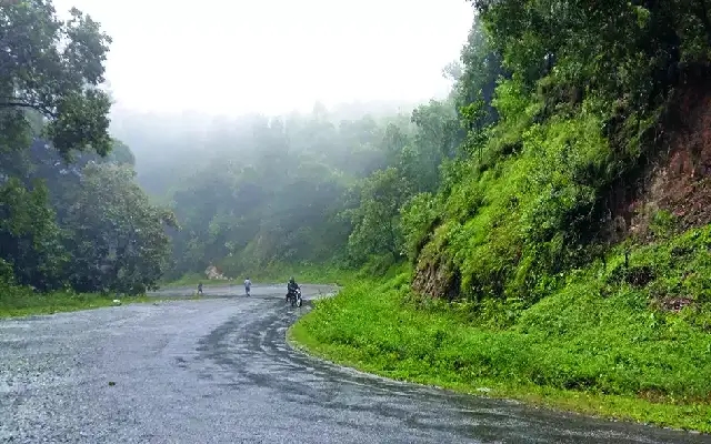 Boulder Falls on Shiradi Ghat Road, Traffic Disrupted but No Damage Reported - News Karnataka