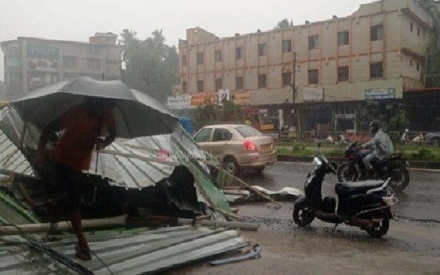 Roof Collapse Near Kottara Chowki Causes Significant Damage - News Karnataka