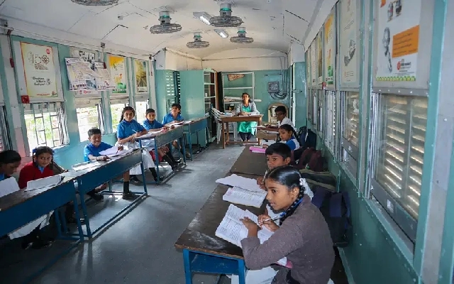 Mysuru School Innovates with Rail Coach Classrooms - News Karnataka