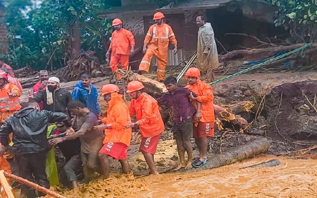 Karnataka Mourns 18 Lost in Wayanad Landslides, Traces More Bodies - News Karnataka
