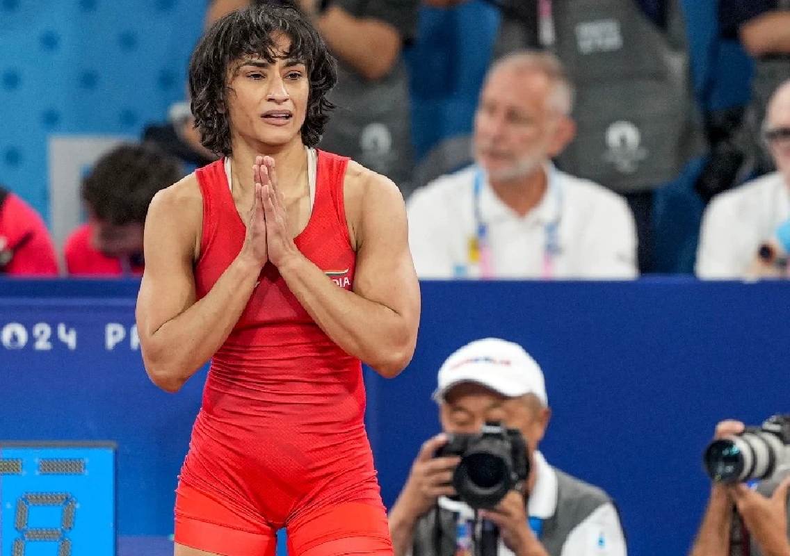 Vijender Singh Criticises Disqualification of Wrestler Vinesh Phogat at Olympics - News Karnataka
