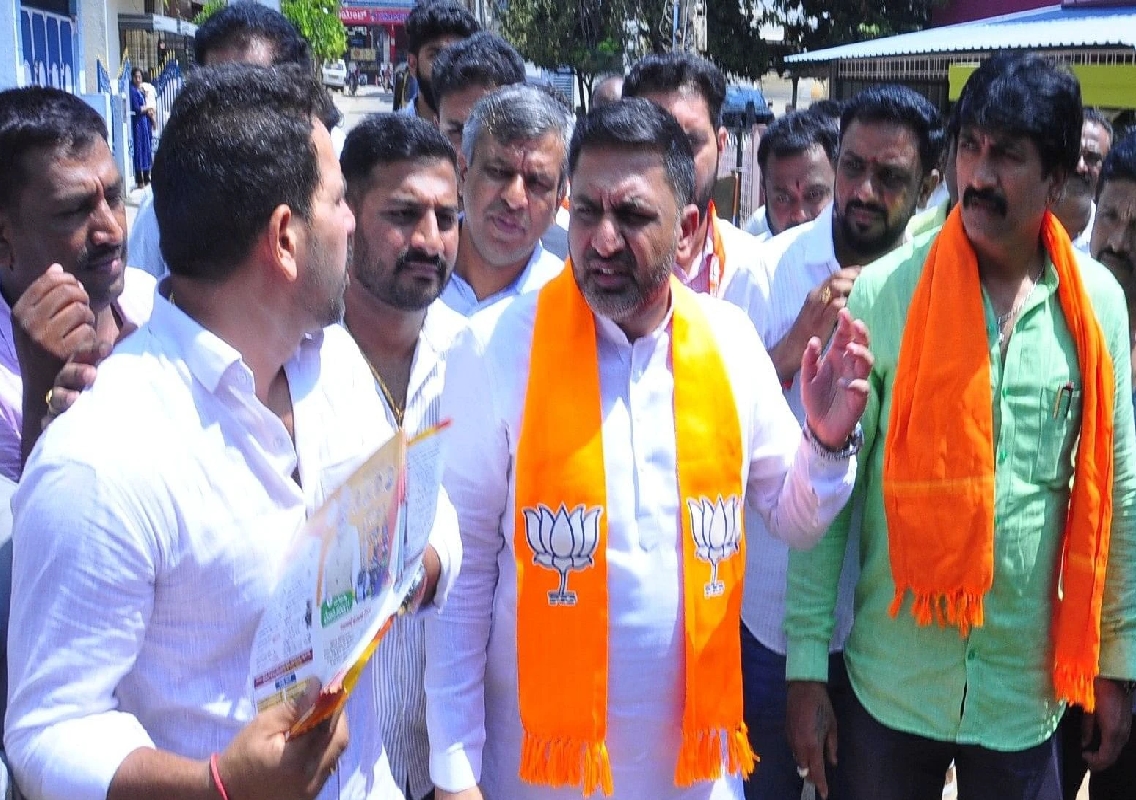Flex Banner of BJP Leader Preetham Gowda Torched During ‘Mysuru Chalo' Padayatra - News Karnataka