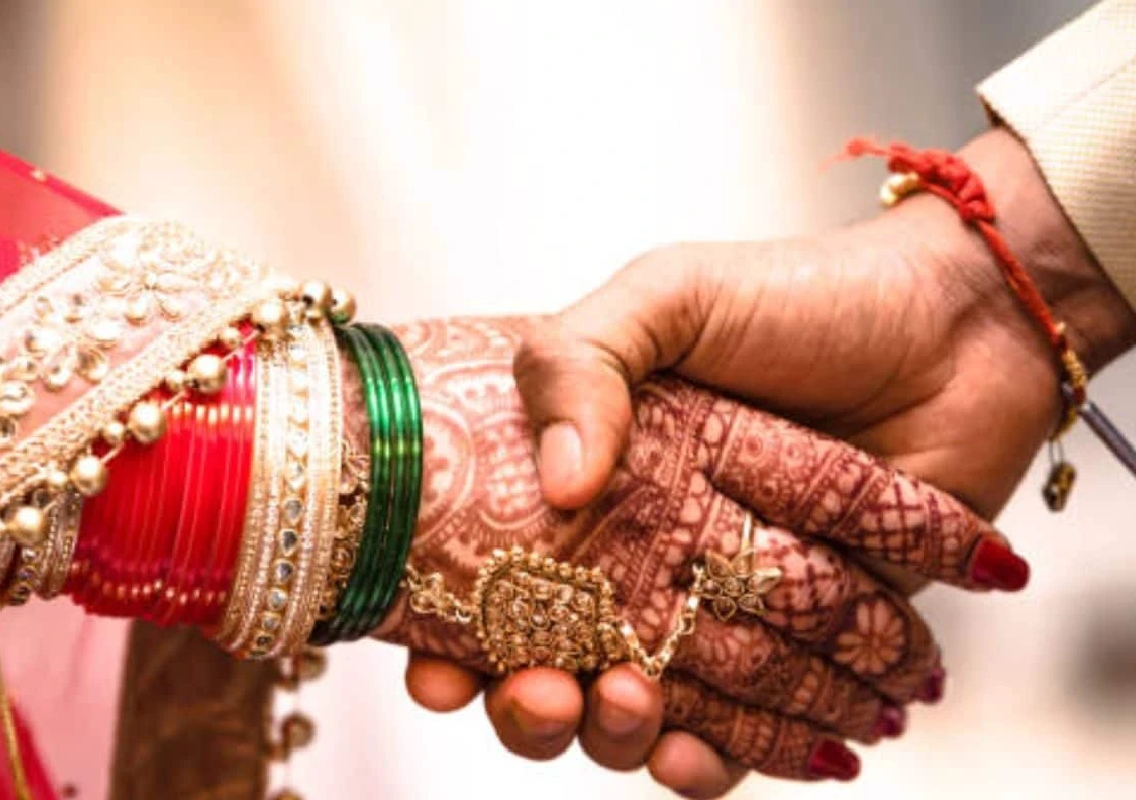 Cloth Retailer Kills Wife with Sickle, Attempts Suicide in Karnataka - News Karnataka