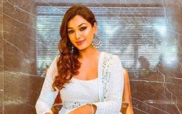 Beauty Influencer Sarah Sarosh Apologizes for Insensitive Video on Rape Case - News Karnataka