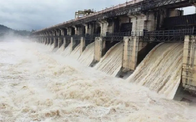 Singatalur Dam Crest Gate Failure Causes Alarm in Gadag - News Karnataka