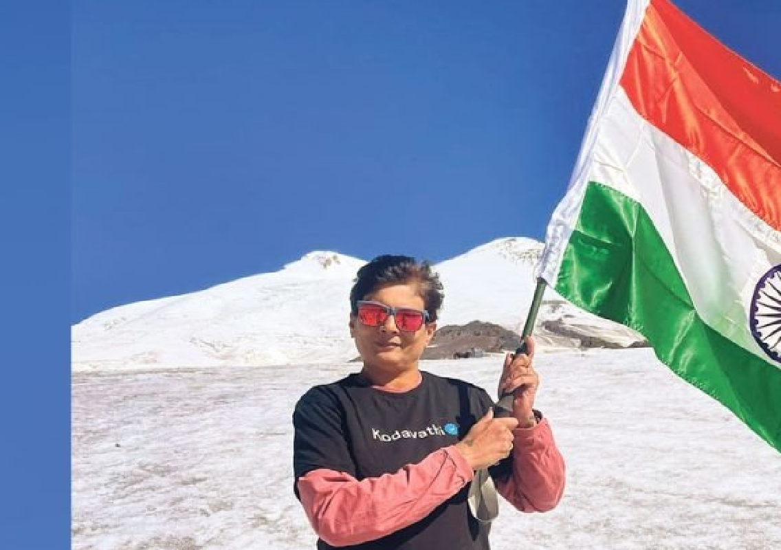 Kodagu Woman Hoists Tricolour at Europe's Highest Peak - News Karnataka