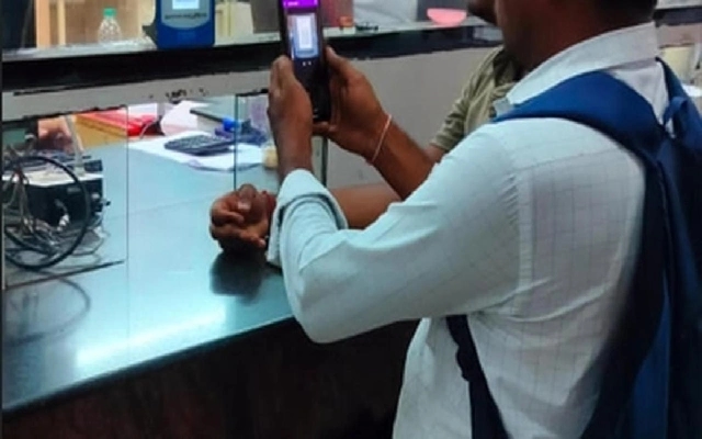 Hubballi Division Introduces QR Code Payment for Train Tickets - News Karnataka