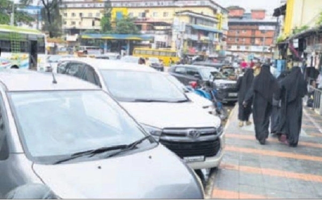 Traffic Disruptions in Mangaluru Due to Haphazard Parking Near Schools - News Karnataka