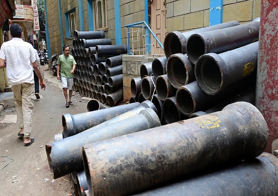 Prolonged Pipeline Work Causes Chaos in Hurriopet's Commercial Hub - News Karnataka