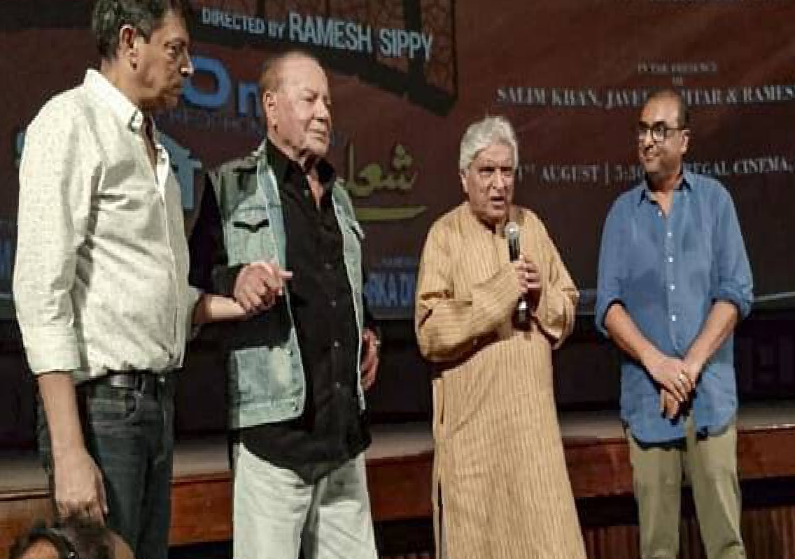 Fans Relive Sholay's Magic at Special 70 mm Screening in Mumbai - News Karnataka