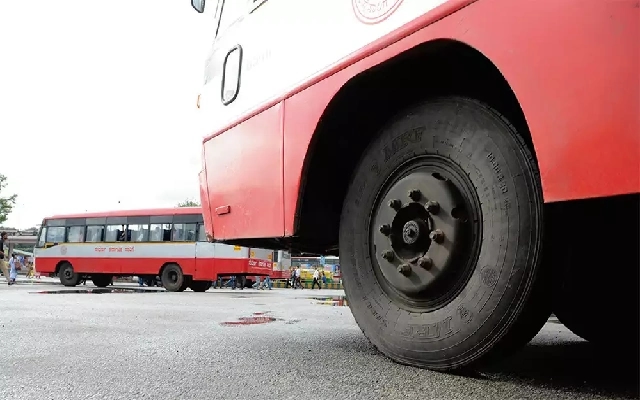 KSRTC Bus Tire Burst, Passengers Safe Due to Driver's Quick Reaction - News Karnataka