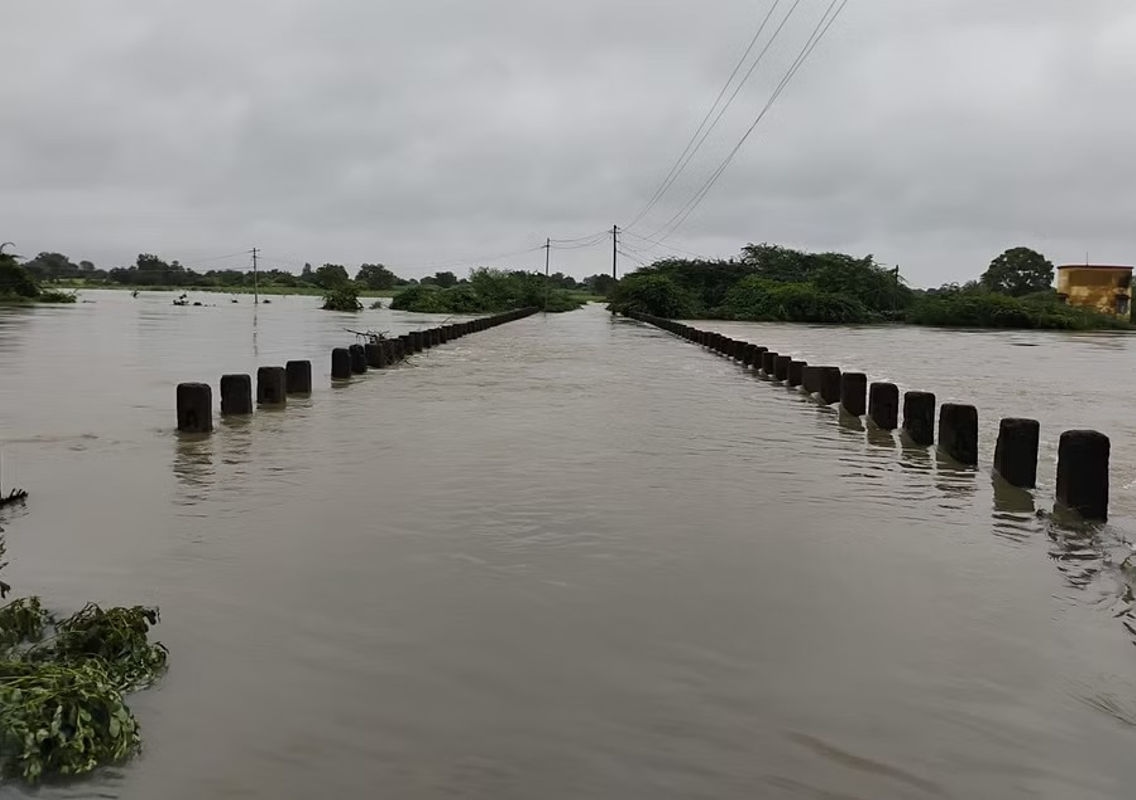 Kalagi Taluk Floods: Bridges Submerged, Connectivity Severed - News Karnataka