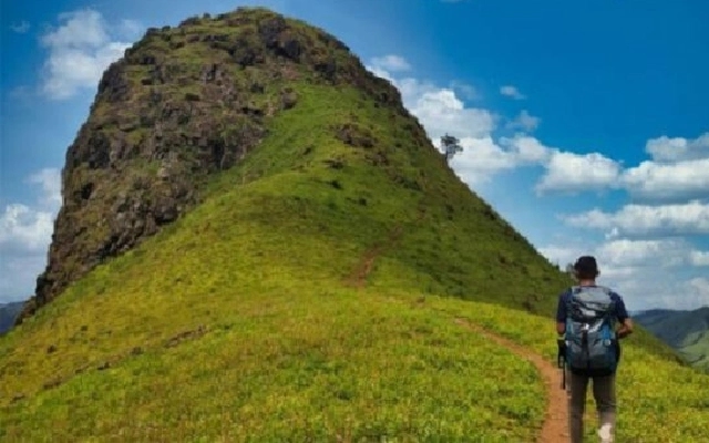 Unauthorized Trekking at Ettina Bhuja Ignites Controversy Amid Government Ban - News Karnataka