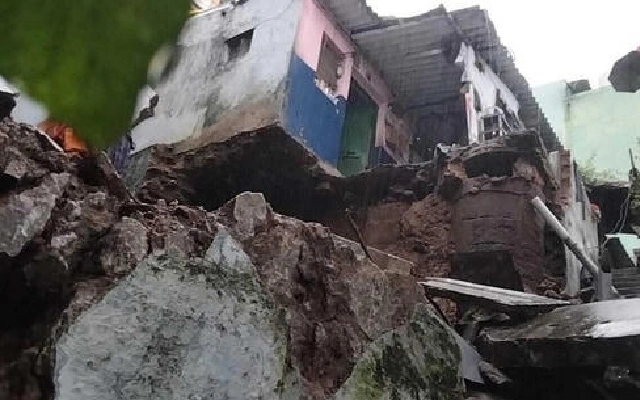 Boulders from Hillock Cause Severe Damage to House in Kalaburagi - News Karnataka