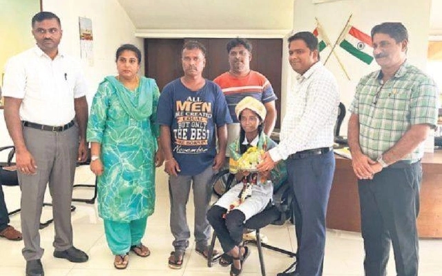 Young Girl Honored for Heroic Rescue of Her Mother in Auto Accident - News Karnataka