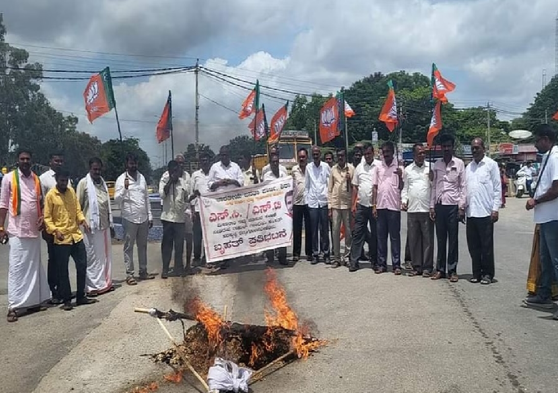 BJP Workers Burn Rahul Gandhi's Effigy Over Reservation Remarks - News Karnataka