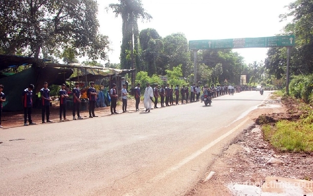 St Philomena College Puttur Observes International Democracy Day with Human Chain - News Karnataka