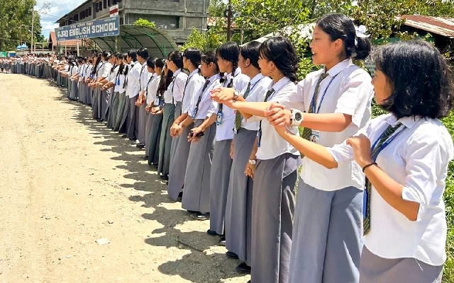 Karnataka Marks International Day of Democracy with Historic Human Chain - News Karnataka