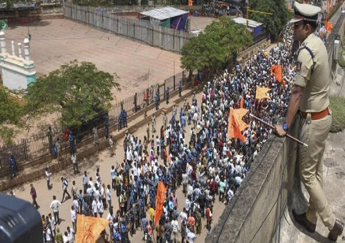 MP Renukacharya Sparks Controversy with Comments on Ganesha Procession Violence - News Karnataka
