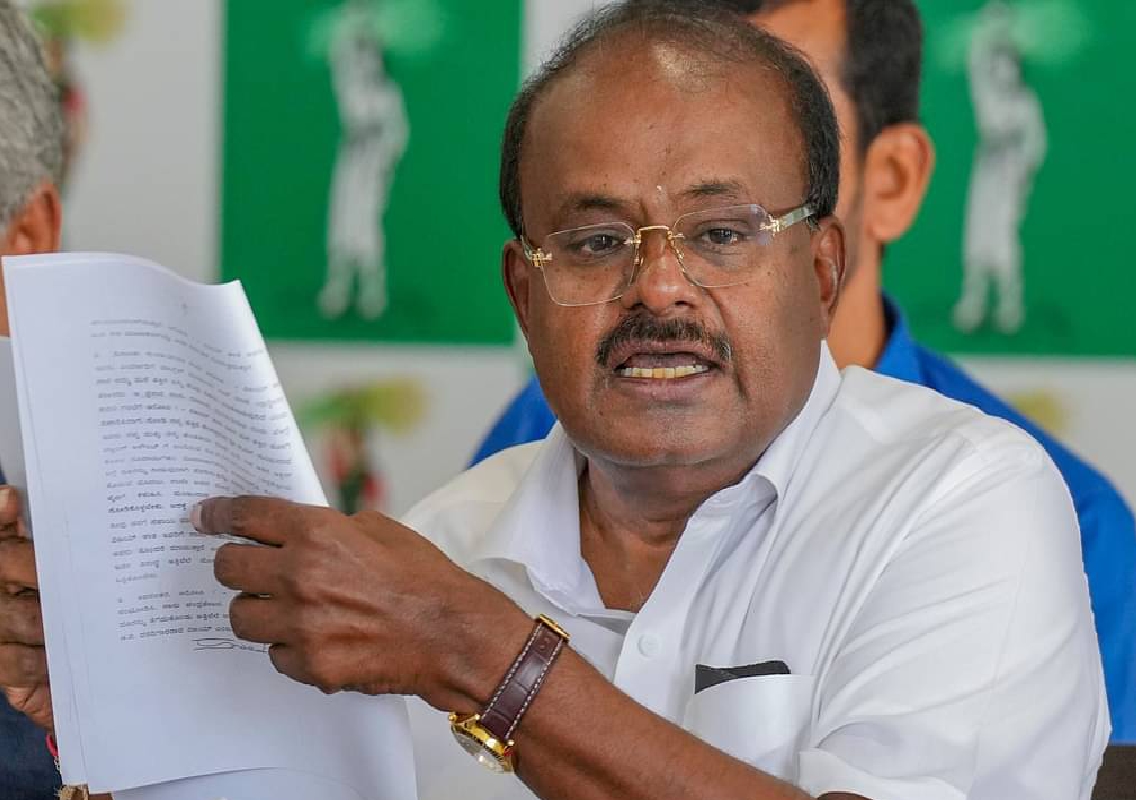 H D Kumaraswamy demands action against senior IPS officer, releases documents - News Karnataka