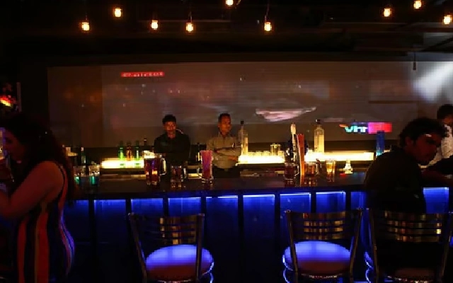 Bengaluru Pub Scene Sparks Debate Over Kannada Music Preference - News Karnataka