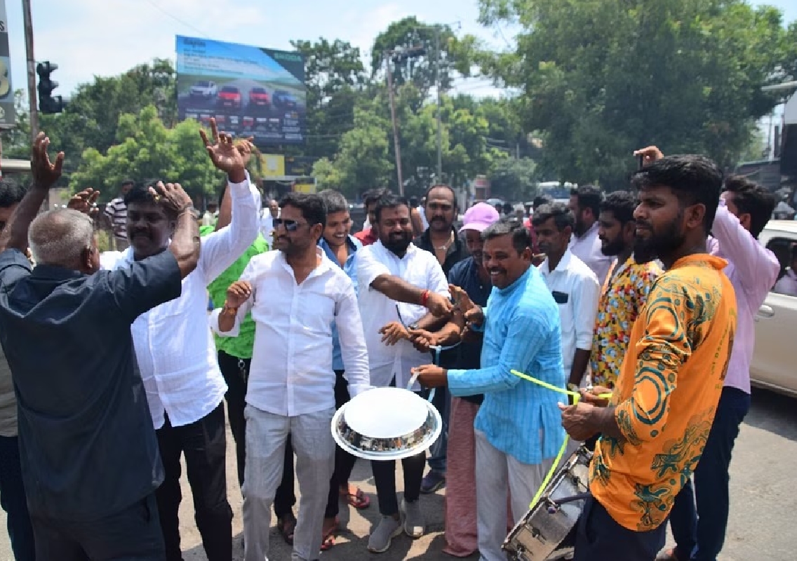Janardhana Reddy Allowed to Enter Bellary: Supporters Celebrate - News Karnataka